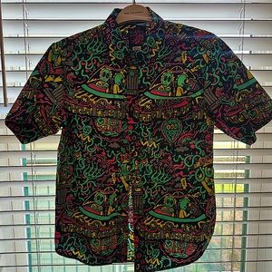 Size small killer acid short sleeve button down with pocket and patch. Aliens!